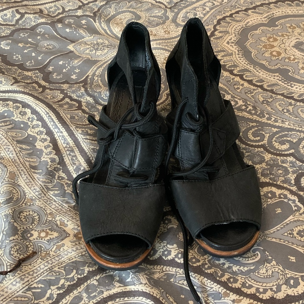 Sorel Joanie II lace sandals